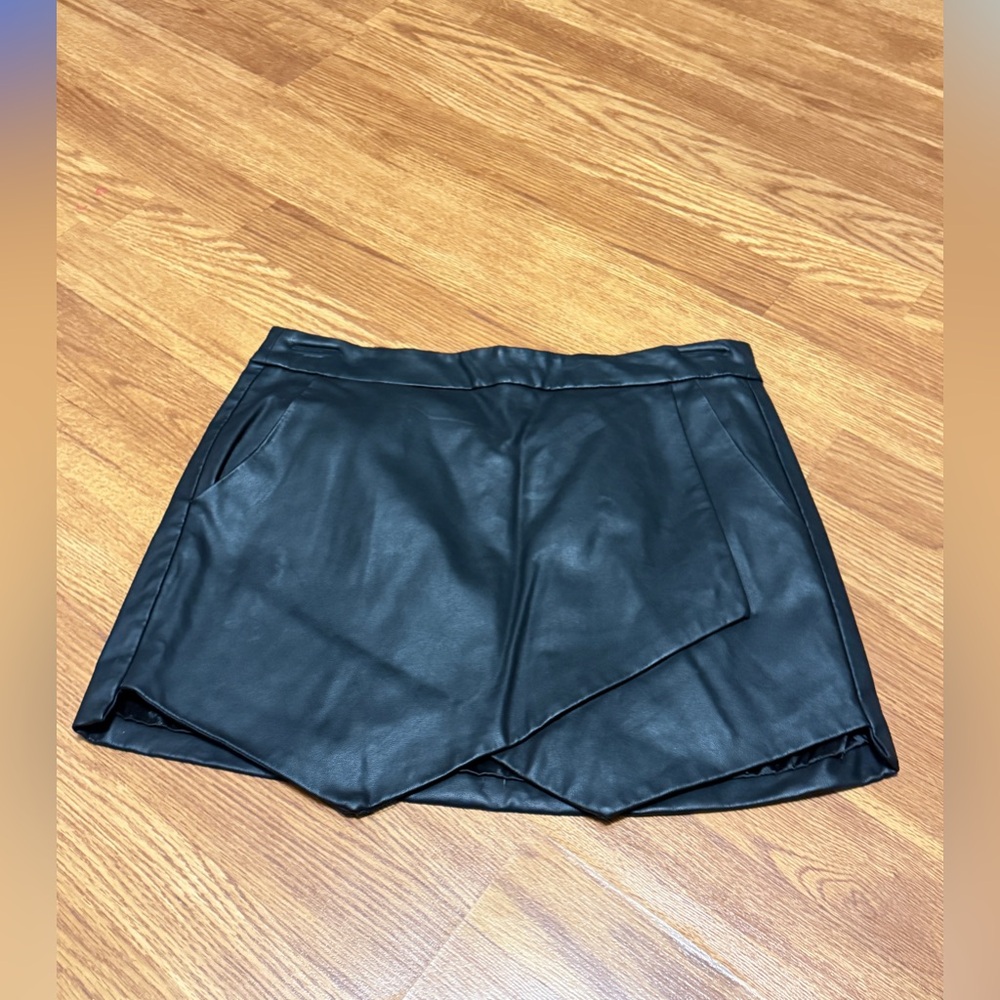 Black Short Skirt Size L